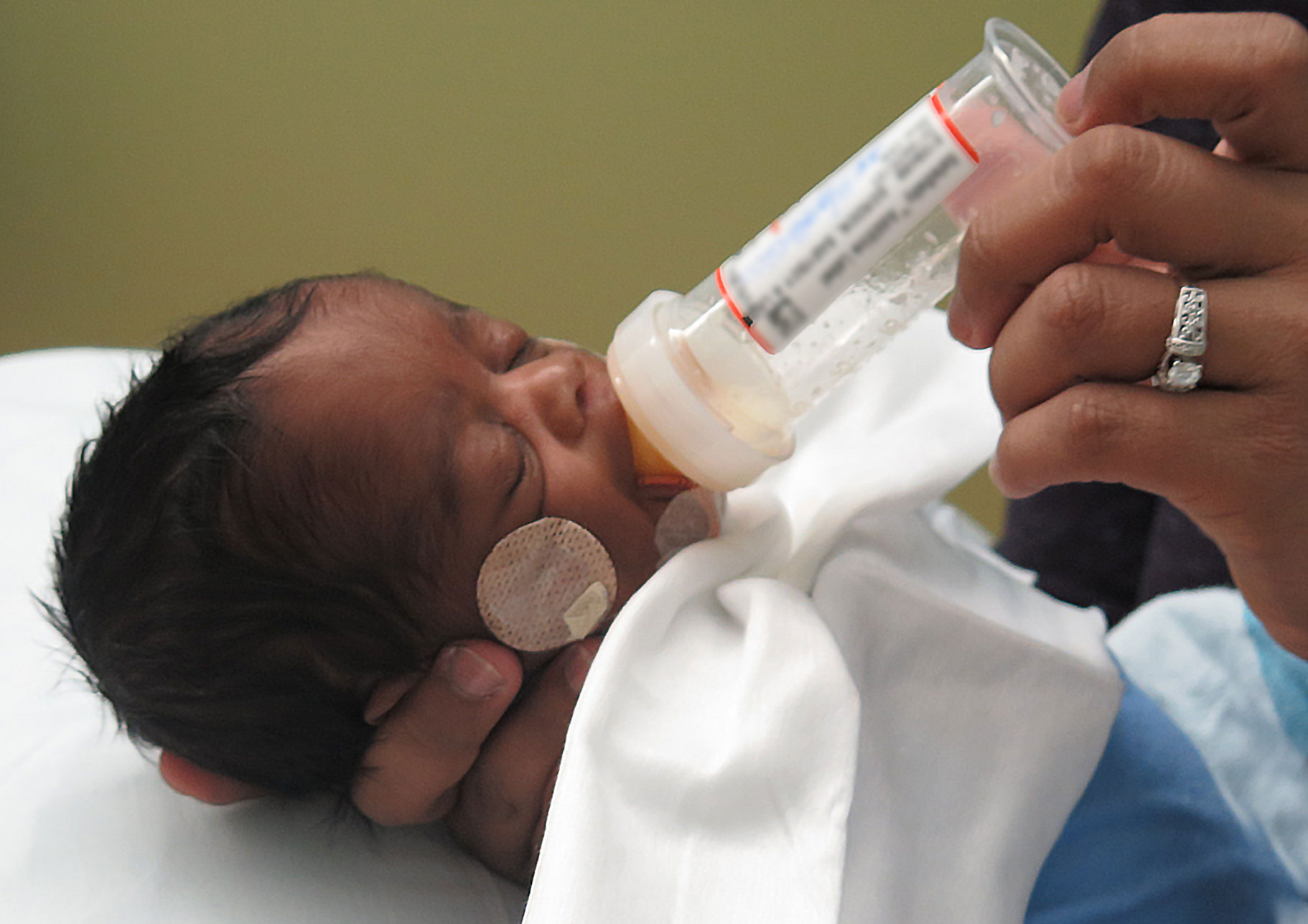 Breast Milk Donation A Priceless Gift For Preemies - Hand -2919