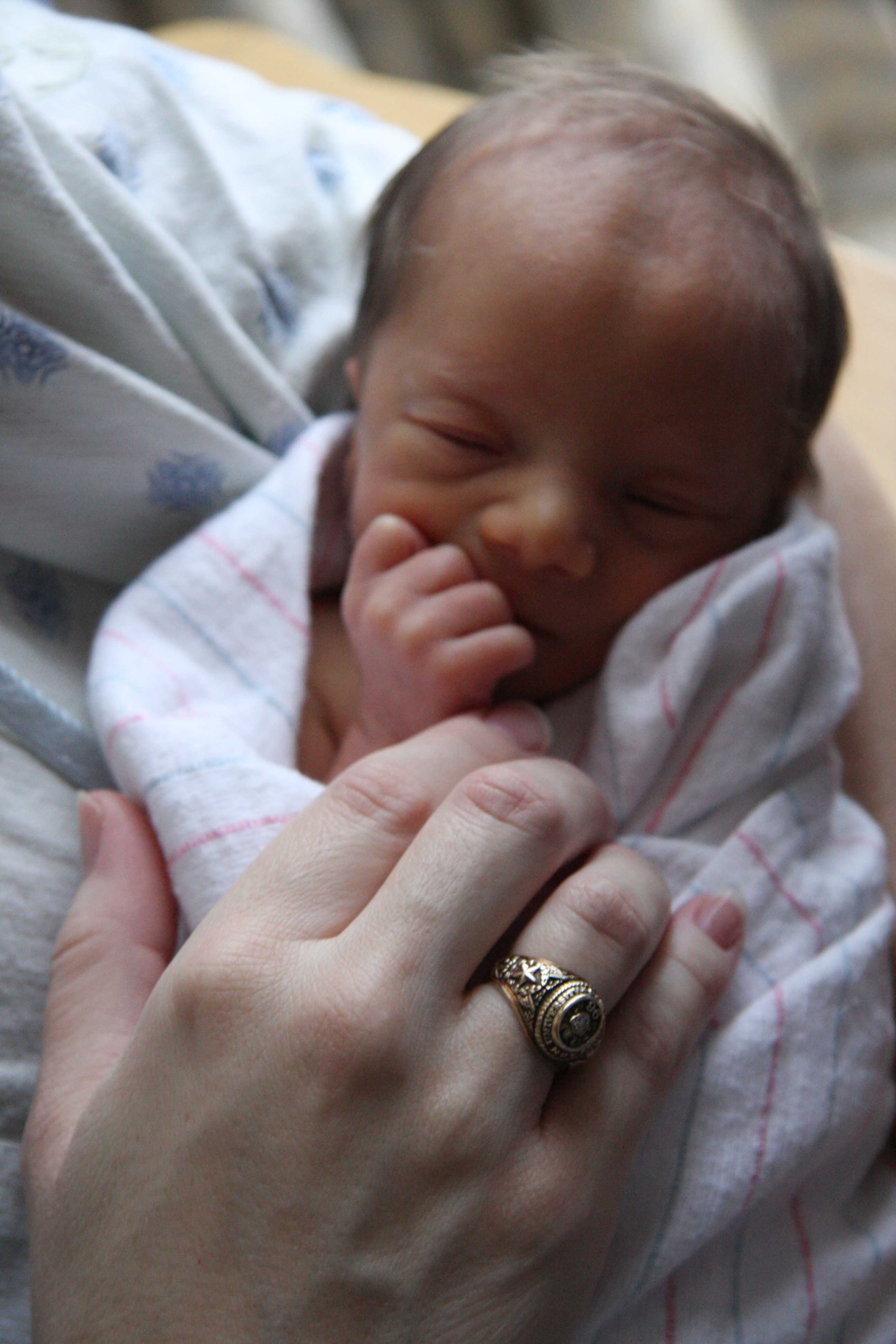Know Someone in the NICU? 10 Ways You Can Help - Hand to Hold