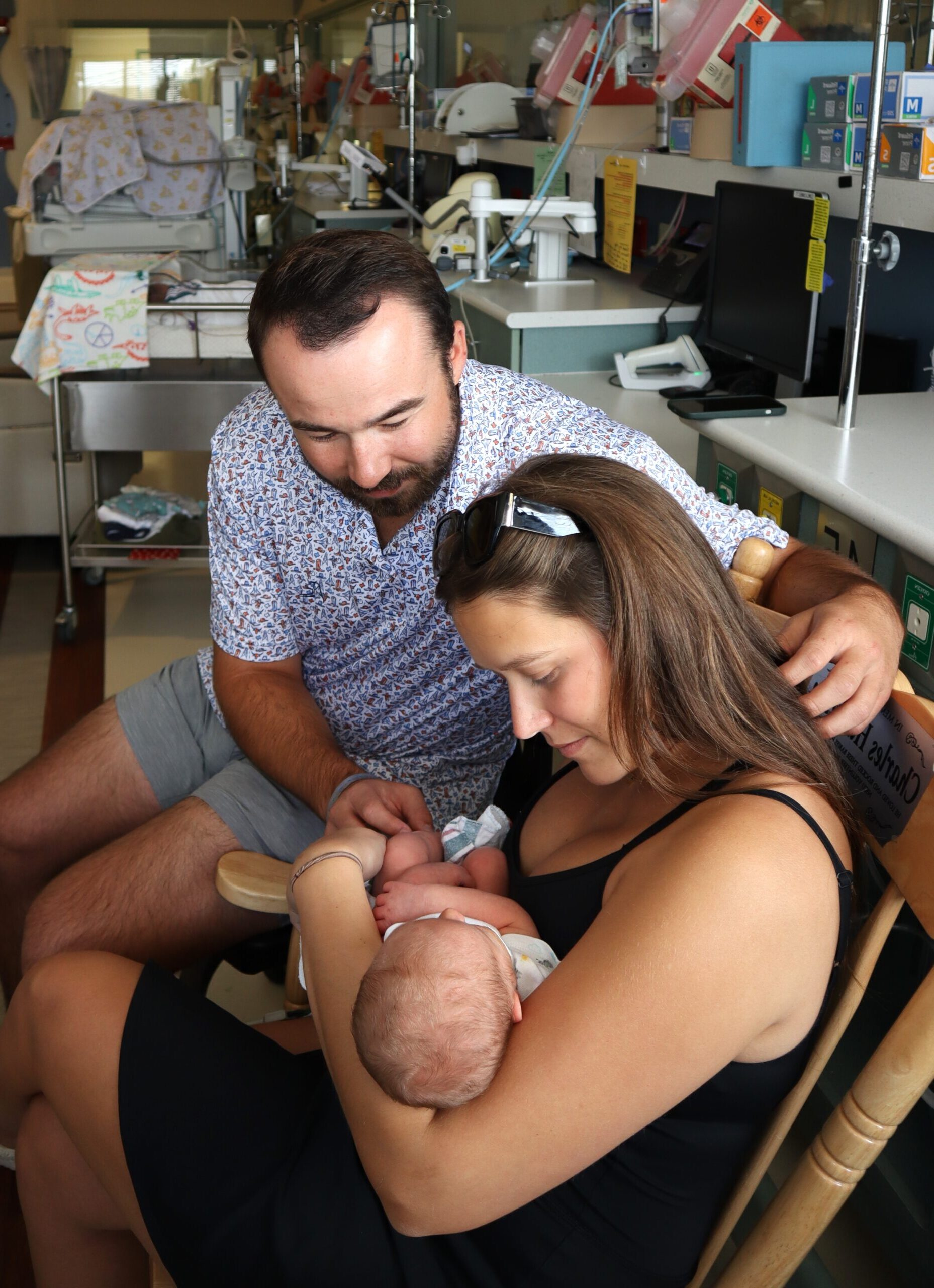 hand to hold free counseling services for NICU families